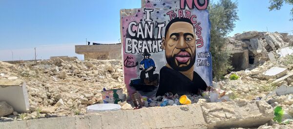 Графити Џорџа Флојда у Идлибу, у Сирији. - Sputnik Србија