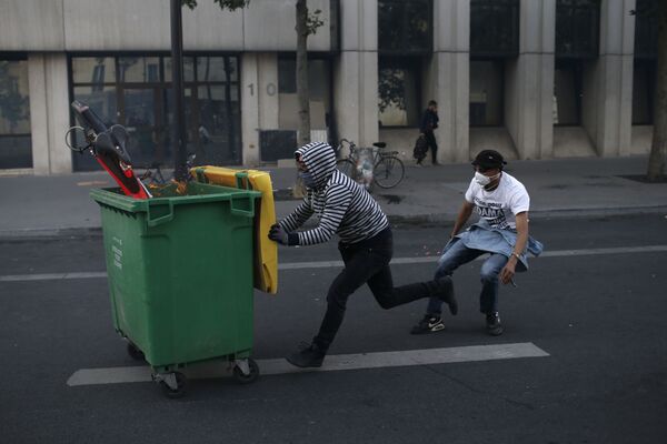 У Француској све спремно за протесте — народ нестрпљив, чека се и најмањи окидач У Француској све спремно за протесте — народ нестрпљив, чека се и најмањи окидач - Sputnik Србија