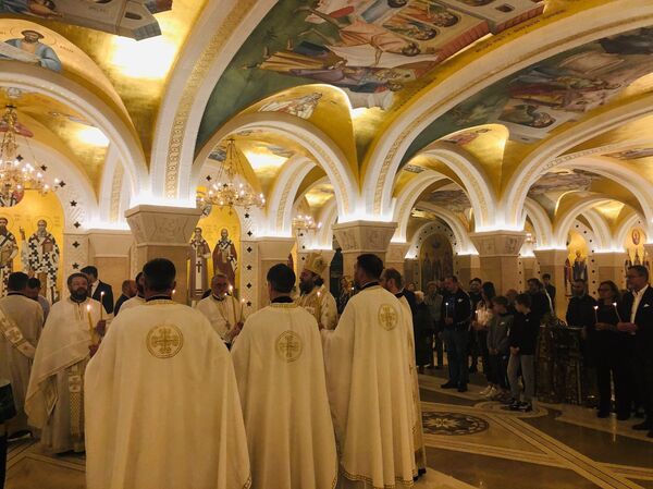 Отац Момо сад и на небесима помало ред заводи /видео, фото/ - Sputnik Србија