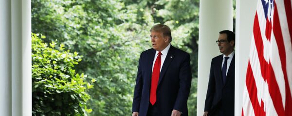 Donald Tramp ispred Bele kuće Donald Tramp ispred Bele kuće - Sputnik Srbija