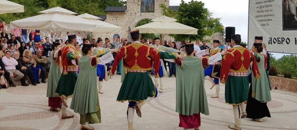 Зиграло се и коло... - Sputnik Србија