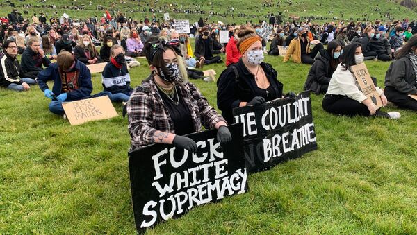 Протести против расизма у Единбургу  - Sputnik Србија