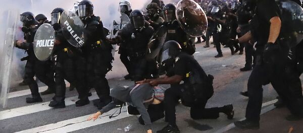 Полиција хапси демонстранте на протесту у Атланти - Sputnik Србија