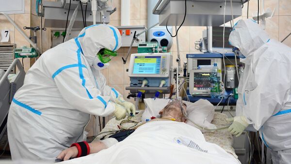 Medicinski radnici i pacijent oboleo od kovida 19 na odeljenju intenzivne nege u gradskoj bolnici u Moskvi - Sputnik Srbija