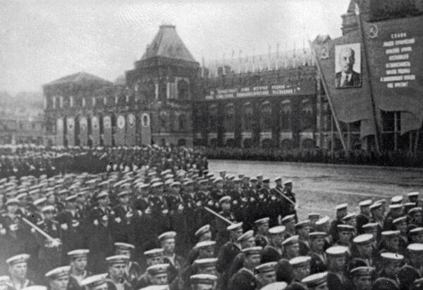 Svečani defile vojnika kombinovanih pukova na Crvenom trgu 24. juna 1945. - Sputnik Srbija