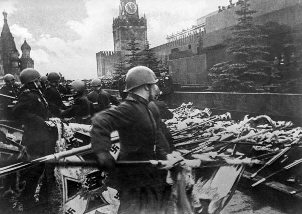 Српски гардисти на паради у Москви: Уз „Каћушу“ на Црвеном тргу од Европљана само Белоруси и ми Српски гардисти на паради у Москви: Уз „Каћушу“ на Црвеном тргу од Европљана само Белоруси и ми - Sputnik Србија
