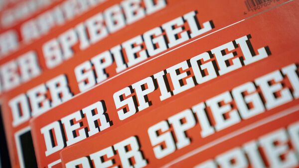 Издања немачког часописа Шпигл изложена на столу у Берлину 19. децембра 2018. - Sputnik Србија