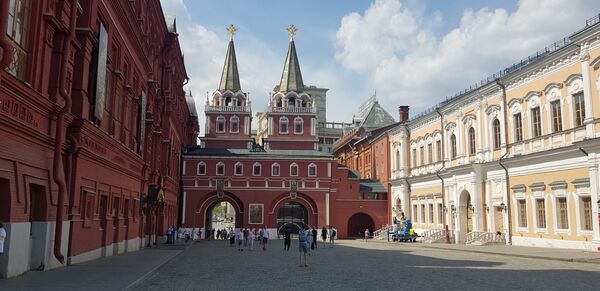 Крај самоизолације Московљана. Приоритети — природа, сунце, фризер, теретана... /фото/ Крај самоизолације Московљана. Приоритети — природа, сунце, фризер, теретана... /фото/ - Sputnik Србија