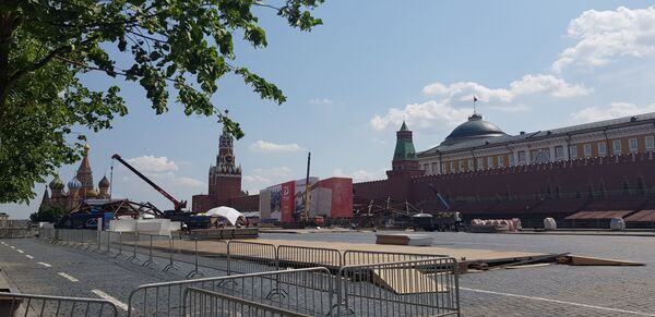Крај самоизолације Московљана. Приоритети — природа, сунце, фризер, теретана... /фото/ Крај самоизолације Московљана. Приоритети — природа, сунце, фризер, теретана... /фото/ - Sputnik Србија