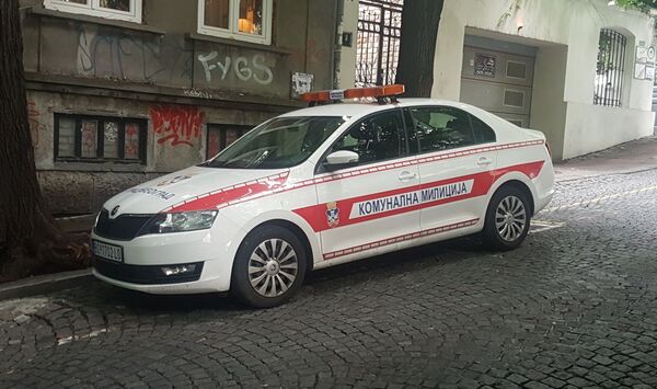 Хитне измене Закона: Појачана контрола ношења маски и држања дистанце – казне и до 300.000 динара Хитне измене Закона: Појачана контрола ношења маски и држања дистанце – казне и до 300.000 динара - Sputnik Србија