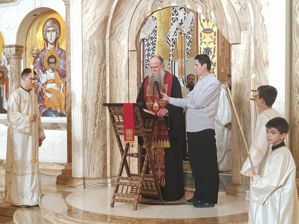 Порука Епископског савета: Влада одустала од дијалога, потврђујемо заклетву – Не дамо светиње! Порука Епископског савета: Влада одустала од дијалога, потврђујемо заклетву – Не дамо светиње! - Sputnik Србија