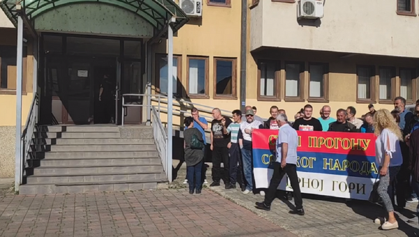 Народ протестује испред Центра безбедности у Бијелом Пољу - Sputnik Србија