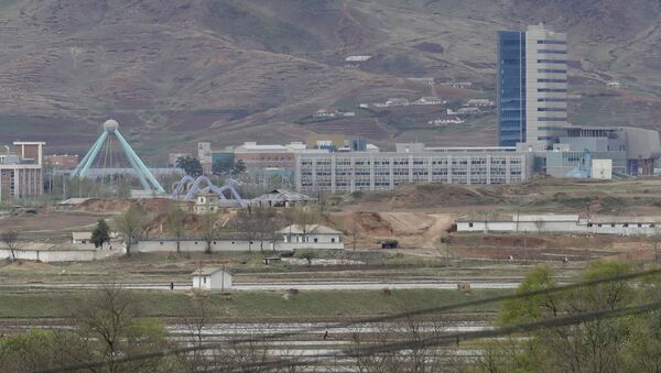Severnokorejski industrijski kompleks Kaesong na granici sa Južnom Korejom - Sputnik Srbija