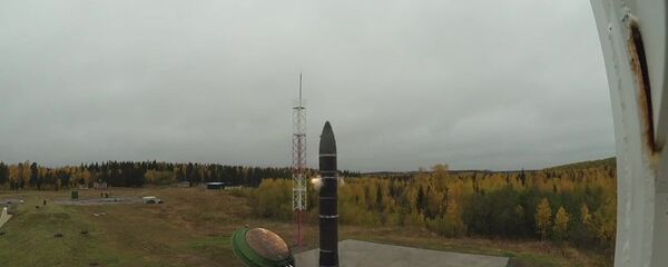 Лансирање балистичке ракете Топољ М са космодрома Плесецк у Ахрангелској области Лансирање балистичке ракете Топољ М са космодрома Плесецк у Ахрангелској области - Sputnik Србија