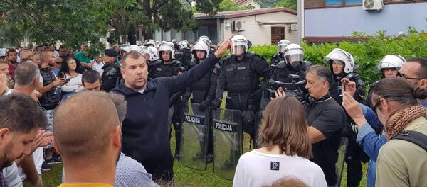 Бивши градоначелник Будве Краповић се обраћа народу Бивши градоначелник Будве Краповић се обраћа народу - Sputnik Србија