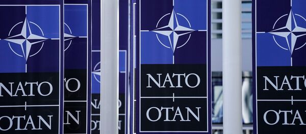 Заставе НАТО-а испред седишта организације у Бриселу - Sputnik Србија