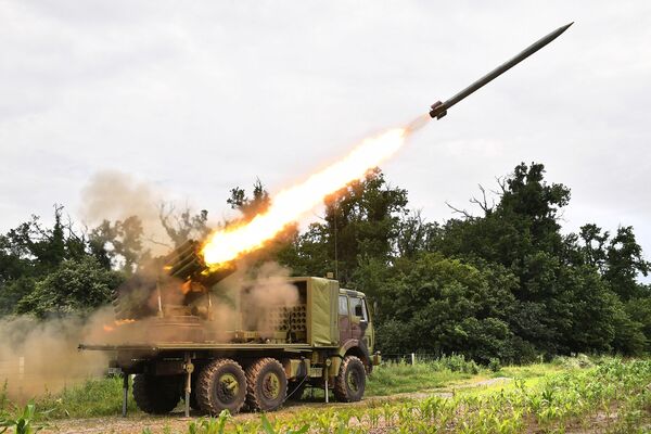 „Огањ“ за три минута испаљује ракете: Војска Србије ојачала артиљерију /фото, видео/ „Огањ“ за три минута испаљује ракете: Војска Србије ојачала артиљерију /фото, видео/ - Sputnik Србија