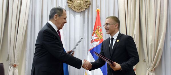 Министар спољних послова Русије Сергеј Лавров и министар унутрашњих послова Србије Небојша Стефановић након потписивања споразума о сарадњи у области тероризма Министар спољних послова Русије Сергеј Лавров и министар унутрашњих послова Србије Небојша Стефановић након потписивања споразума о сарадњи у области тероризма - Sputnik Србија