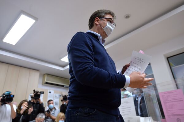 Predsednik Srbije glasao na Novom Beogradu - Sputnik Srbija