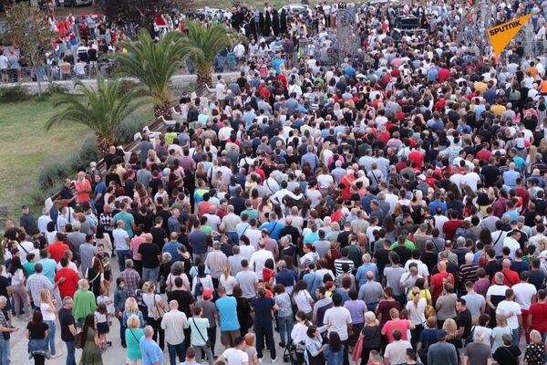 Епископски савјет: Испоштоваћемо дискриминаторске наредбе, нисмо договарали обуставу литија Епископски савјет: Испоштоваћемо дискриминаторске наредбе, нисмо договарали обуставу литија - Sputnik Србија