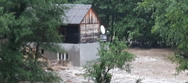 Kuća koju je zarobila reka Studenica. - Sputnik Srbija