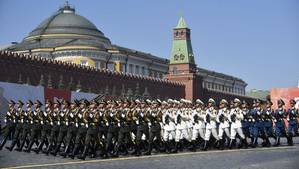 Јединице кинеске војске марширају Црвеним тргом у част победе над нацизмом - Sputnik Србија