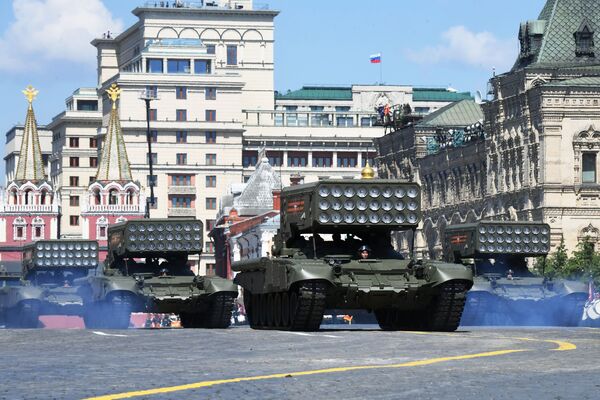 TOS-1A „Solcenpek“ na Paradi pobede u Moskvi - Sputnik Srbija