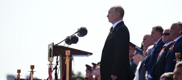 Руски председник Вларимир Путин обраћа се учесницима Параде победе Руски председник Вларимир Путин обраћа се учесницима Параде победе - Sputnik Србија