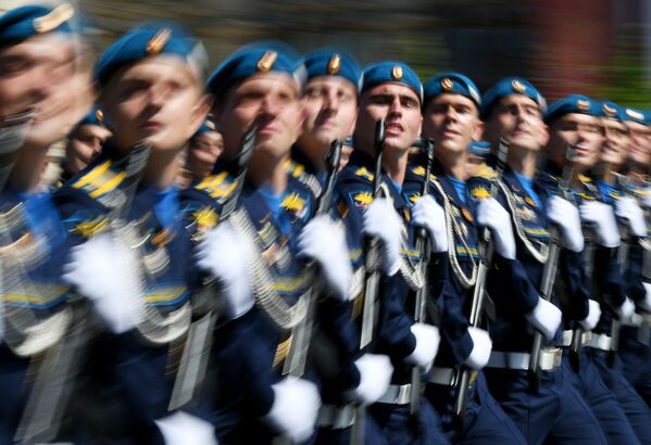Vojnici na Paradi pobede u Moskvi - Sputnik Srbija