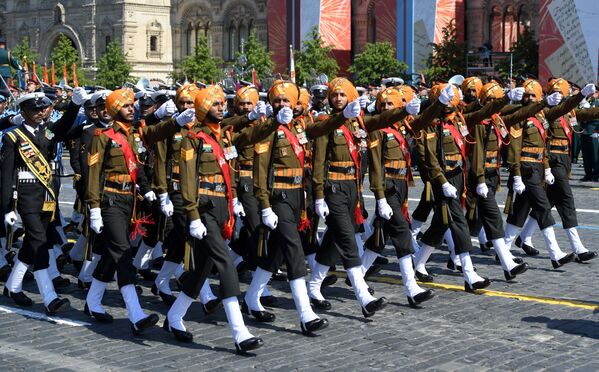 Počasna garda Vojske Indije na Paradi pobede u Moskvi - Sputnik Srbija