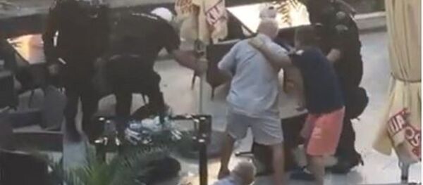 Полиција шутира мушкарца приликом хапшења у Будви  - Sputnik Србија