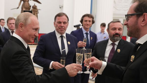 Председник Русије Владимир Путин на пријему у Кремљу након Параде победе - Sputnik Србија