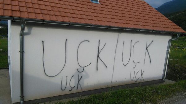 Na kuću povratnika Jovana Ristića u selu Ljubožda ispisani su grafiti „UČK“ - Sputnik Srbija