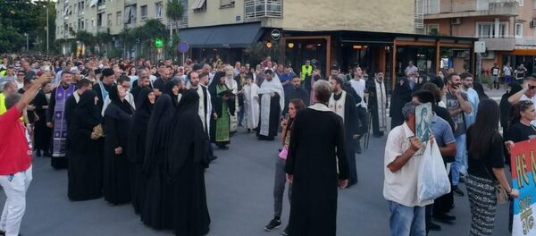Митрополит Амфилохије предводи литију у Тивту Митрополит Амфилохије предводи литију у Тивту - Sputnik Србија