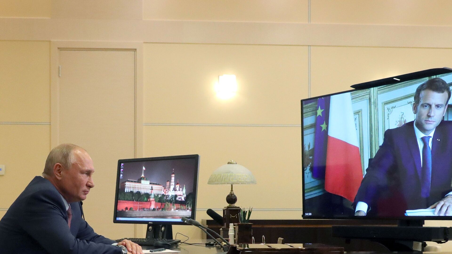 Видео-конференција председника Русије и Француске Владимира Путина и Емануела Макрона - Sputnik Србија, 1920, 21.12.2021