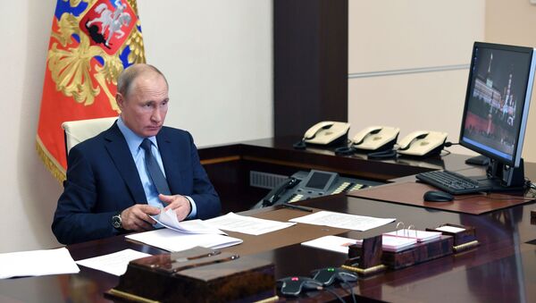 Владимир Путин у свом кабинету - Sputnik Србија