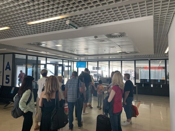 Sputnjik na Skijatosu sa srpskim turistima: Testiranje, pa uživanje u moru i pustoj plaži /video, foto/ Sputnjik na Skijatosu sa srpskim turistima: Testiranje, pa uživanje u moru i pustoj plaži /video, foto/ - Sputnik Srbija