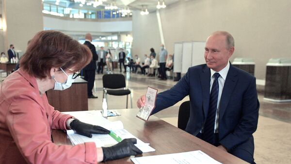 Путин гласао о изменама Устава - Sputnik Србија