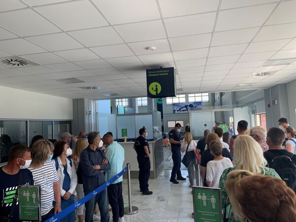 Sputnjik na Skijatosu sa srpskim turistima: Testiranje, pa uživanje u moru i pustoj plaži /video, foto/ Sputnjik na Skijatosu sa srpskim turistima: Testiranje, pa uživanje u moru i pustoj plaži /video, foto/ - Sputnik Srbija