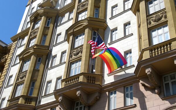 Путин о застави ЛГБТ на Амбасади САД: Показали су понешто о томе ко тамо ради - Sputnik Србија