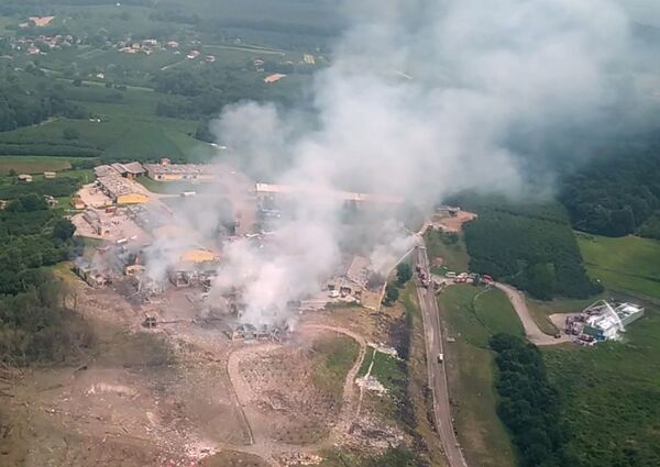 Смртоносни ватромет: Четворо мртвих, 97 повређених у серији експлозија у турској фабрици /видео/ Смртоносни ватромет: Четворо мртвих, 97 повређених у серији експлозија у турској фабрици /видео/ - Sputnik Србија
