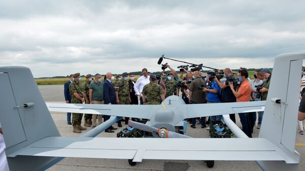Predstavljanje novih dronova Vojske Srbije koji su kupljeni od Kine na aerodromu u Batajnici - Sputnik Srbija