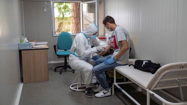 Узимање узорака за тест на вирус корона - Sputnik Србија