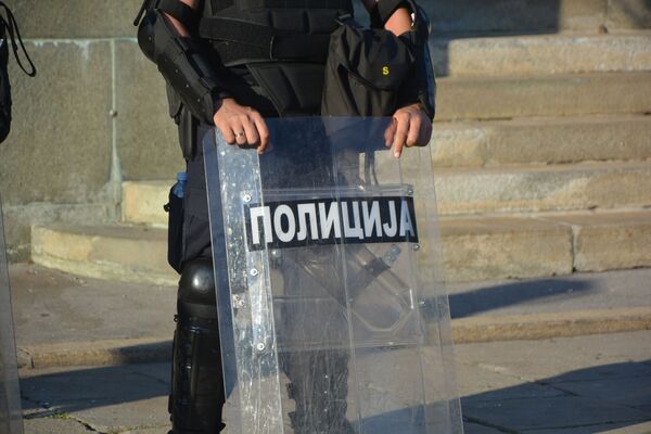 Припадник МУП-а за разбијање демонстрација - Sputnik Србија