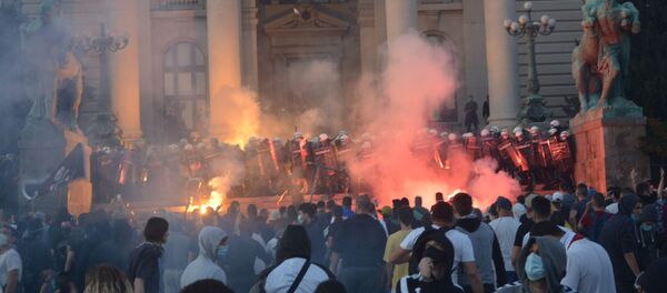 Neredi ispred Skupštine Srbije - Sputnik Srbija