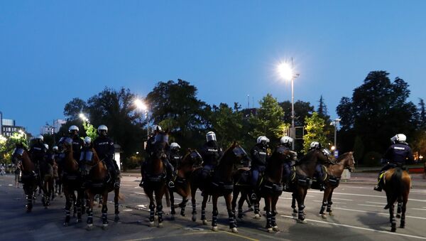 Коњичка полиција током протеста у Београду - Sputnik Србија