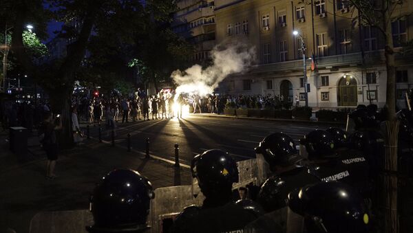 Окршај демонстраната и полиције у Булевару краља Александра - Sputnik Србија