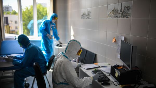 Лекари у болници за лечење вируса корона, ковид 19 - Sputnik Србија