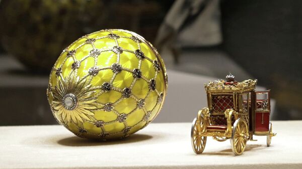 Faberžeovo jaje - Eksponat u obnovljenom muzeju Šuvalov u Sankt Peterburgu - Sputnik Srbija