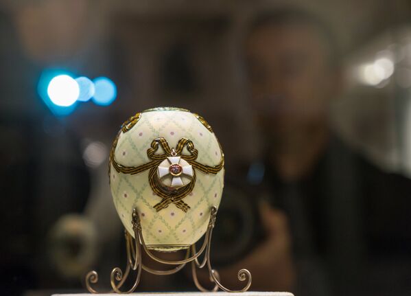 Uskršnje jaje „Orden Svetog Đorđa‟, eksponat muzeja „Faberže‟ u Sankt Peterburgu. - Sputnik Srbija